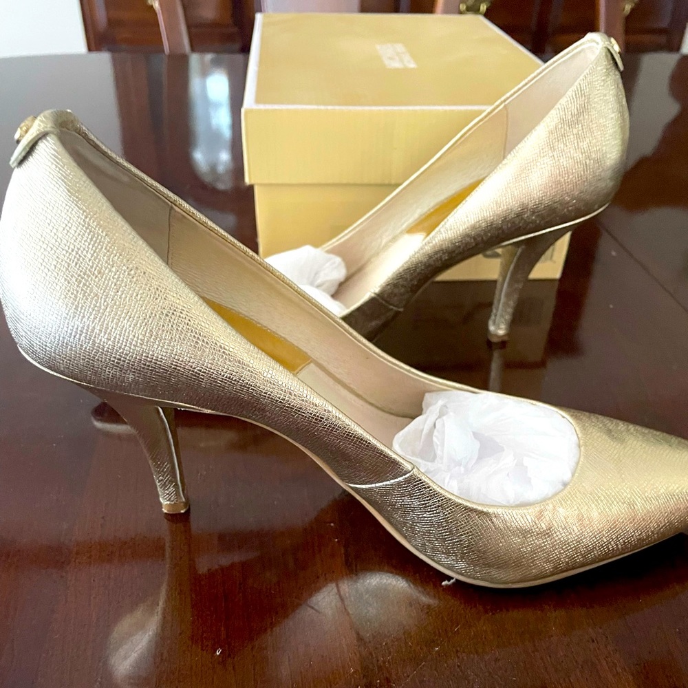 MK Flex Mid Pump Heels | Pale Gold | 8.5M